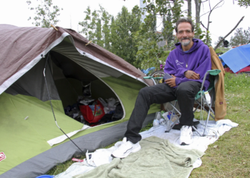 “Battling the Cold and Bears: Unraveling Anchorage’s Homeless Crisis Through One-Way Airfare”