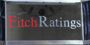 Fitch Lowers US Credit Rating Due to Increasing Debt and Political Discord